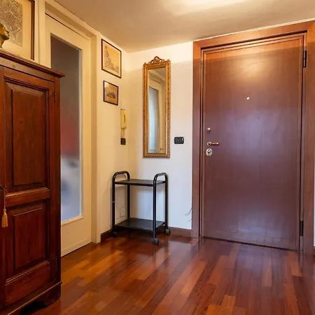 Apartment Host4u - La Scala At Palazzo Dell'orso In Center *