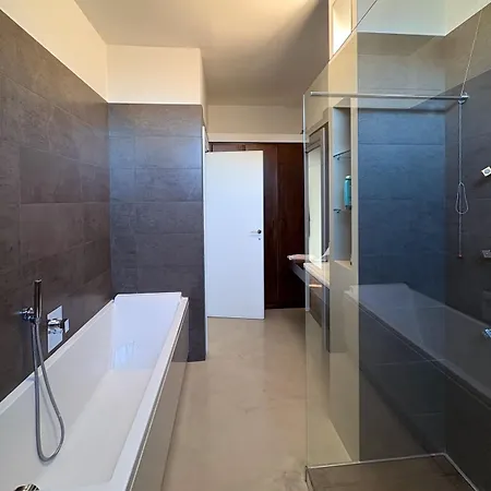 Bright House Between Navigli&parco Solari *