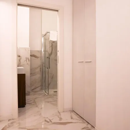 Oxart - Design A Due Passi Da Loreto * ميلان