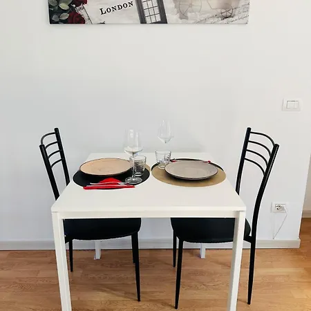 Sweet Home, Vercelli * Milán