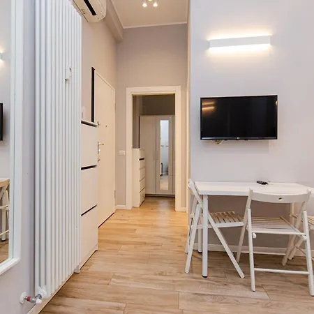 Repubblica Flat * Milan