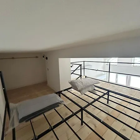 Station House Apartment *