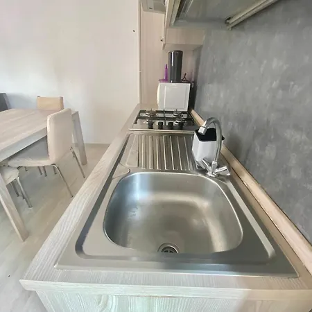 Modica Home, Nel Cuore Di Famagosta, In Posizione Tranquilla Mailand