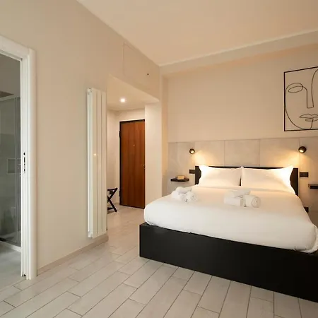 Apartament Monolocale X 2 Con Balcone E Cucina - Famagosta Mediolan