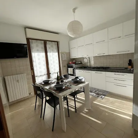 아파트 Duo Living, Spacious Comfortable 5 Minutes From Lancetti *