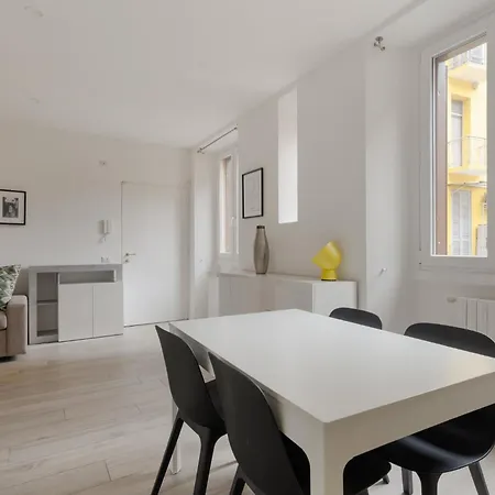 Apartment Guesthost - Bright Flat Near Stazione Mailand