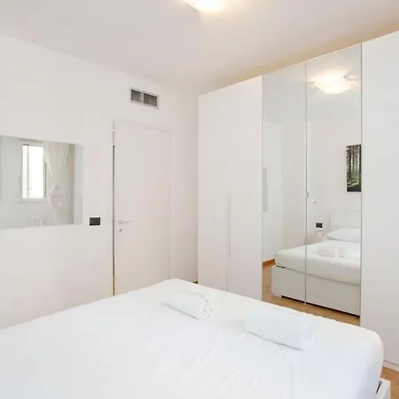 Light Blue Home-sempione Park-metro M2-brera *