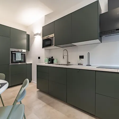 9 Min Walk From Porta Nuova, Design And Elegance Apartament