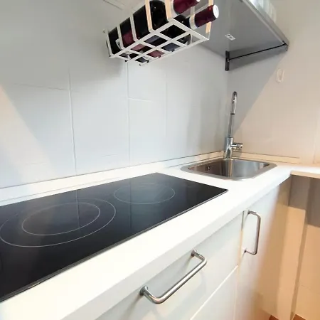 Station - Modern Milán