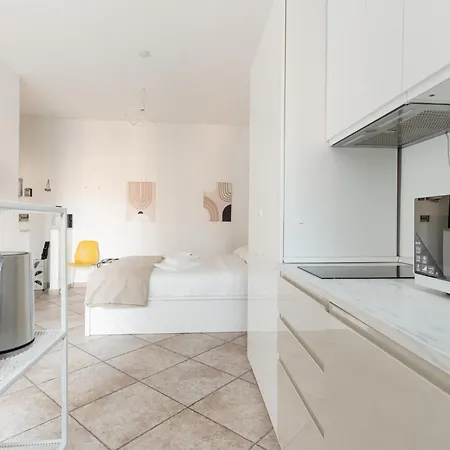 Apartment Guesthost - Comfy Near Pasteur M1 *