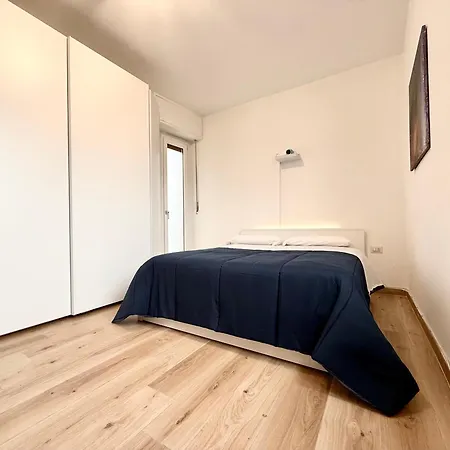 Art - Free Parking アパート