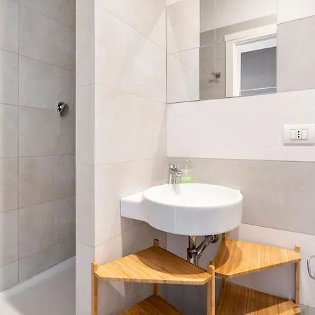 شقة Lovely Very Near Zara Metro Station M3m5 *