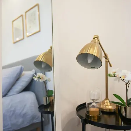 Contemporary - Station-nolo Area Apartman