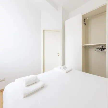 Eleganza In Porta Venezia - 4 Posti Letto Con Ac アパート