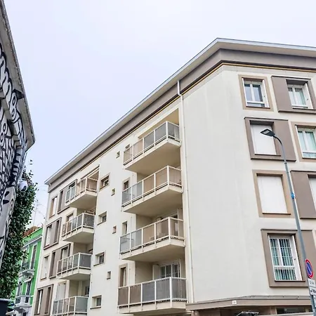 Stylish Flat In Nolo District By Metro Rovereto アパート