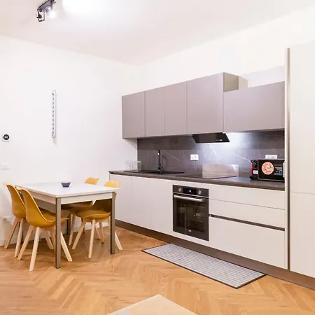 Easylife - - San Gregorio 3 F - P Venezia *