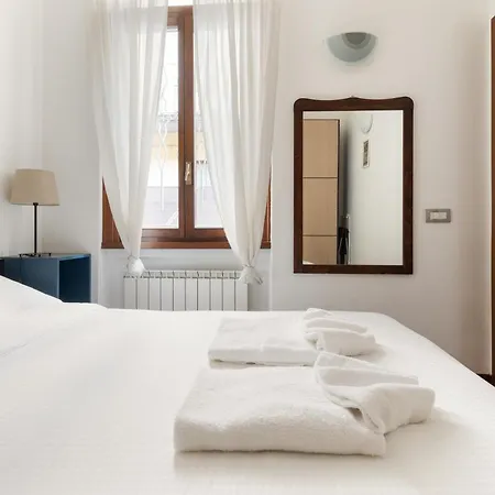 Guesthost - M5 Isola Comfy Milan