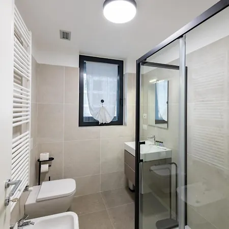 Parcheggio Gratuito - New 1bdr Con Terrazzo Lägenhet Milano