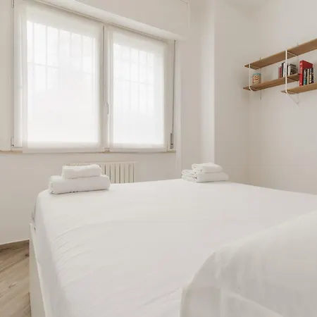 Guesthost - Lovely Flat Near Frattini M4 Appartamento Milano