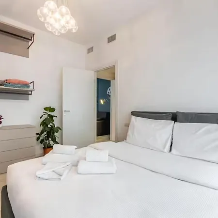 Urban Chic Apartment Milan