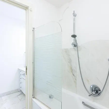 Apartman Luxurious - Wifi & Ac Free *