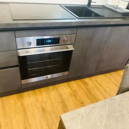 Cassala 45 - Di Design Ristrutturato, 2 Camere, Navigli *