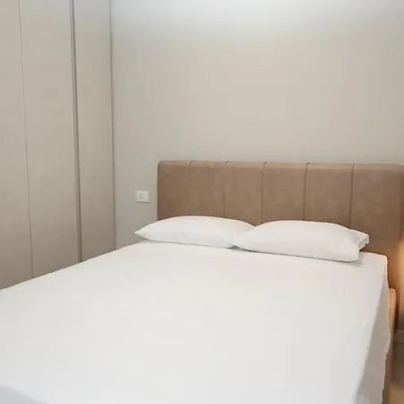Elegante E Luminoso In Zona Navigli Apartment *