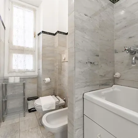 4 Min From Porta Genova Station With Whirlpool Apartmán