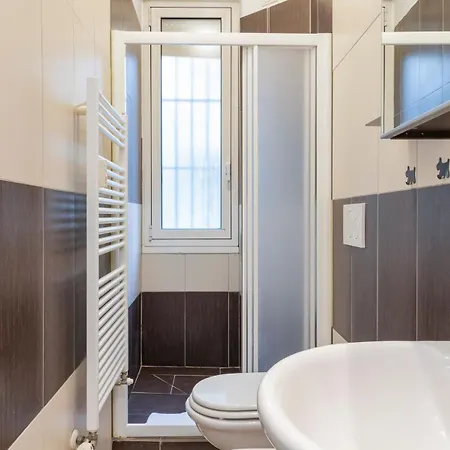 Comfortable Two-room Porta Romana M3 Mailand