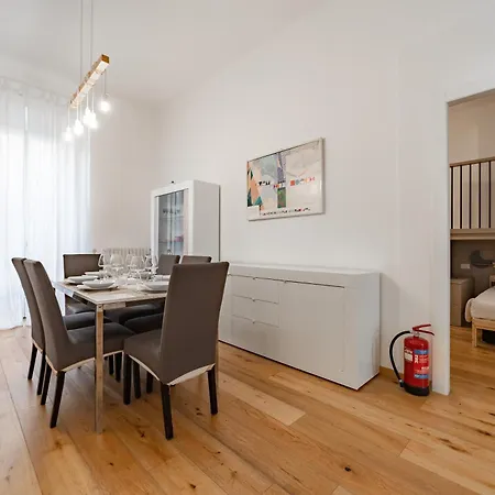 5 Walk From Porta Venezia Station, With 2 Bedrooms Milán