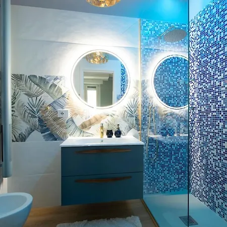 Stylish With Private Terrace & 2 Baths Apartment Milan