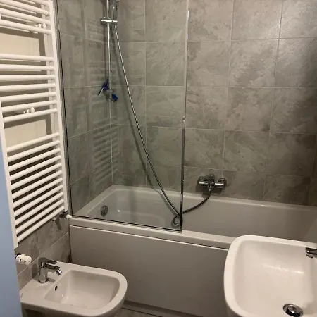 Bronz House * 밀라노