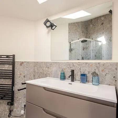 Luxury Elegant Penthouse 2 Bedrooms, 2 Bathrooms Milan