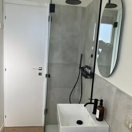 Design And Comfort In West *