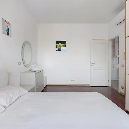 Apartment Quadrilocale Luminoso Con Balcone Milan