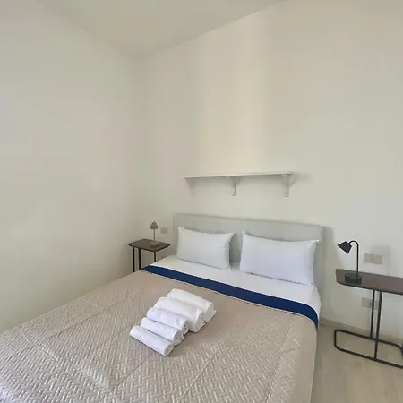Modica Home, Nel Cuore Di Famagosta, In Posizione Tranquilla Mailand