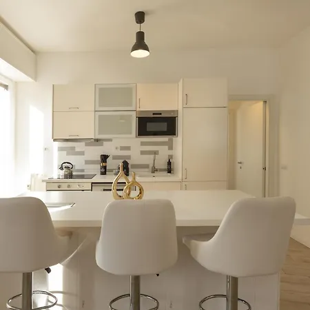 Artstay - Near Metro, Train Station, Isola Daire Milano