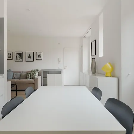 Apartment Guesthost - Bright Flat Near Stazione Mailand