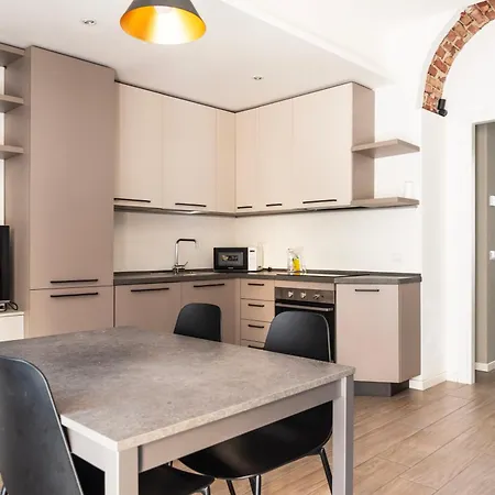 Youhosty - With Ac, Metro Stop 아파트 *