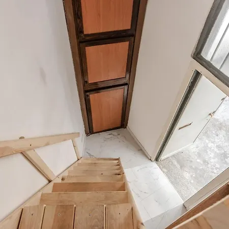 Apartment Easy Loft Next To Loreto Metro Stop