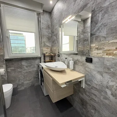Daire 10 Minutes From Fiera With Large Terrace Milano