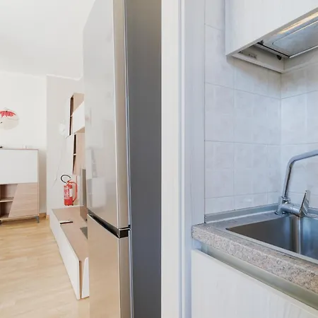 דירה Guesthost - Stylish Flat In Navigli District מילאנו