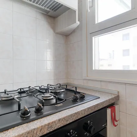 Guesthost - Stylish Flat In Navigli District * Milão