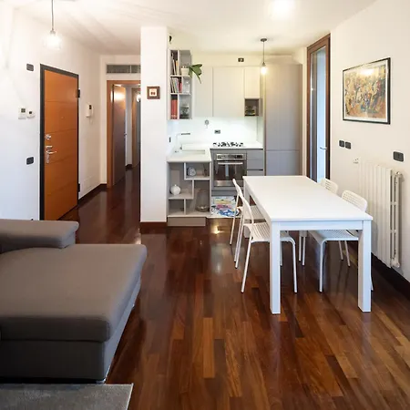 Sky Garden - Private Garage Milan