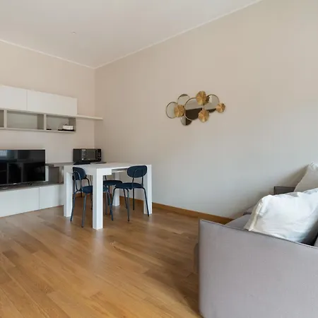 Guesthost - Bright Gambara Appartement *