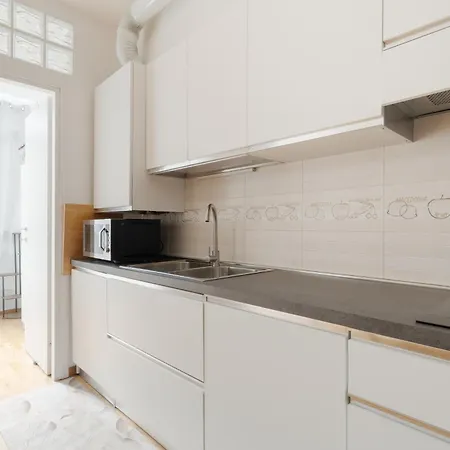 Guesthost - Modern In Corvetto Apartment *