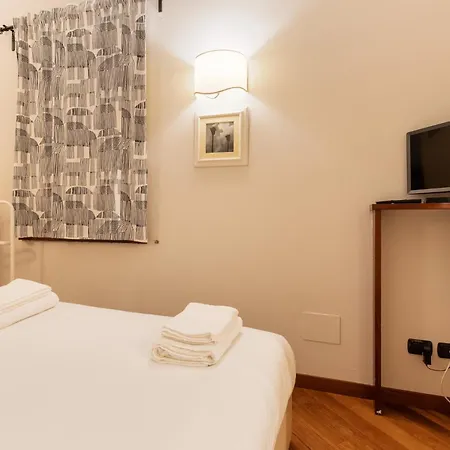 Guesthost - Comfy Flat Near Ospedale Policlinico 公寓