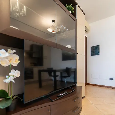 Moderno Con Garage, Wi-fi, Aria Condizionata E Terrazzo Milaan