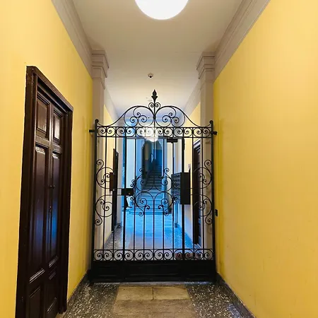 Sweet Home, Vercelli * Milán