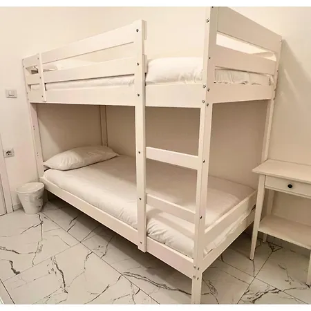 아파트 Bed & Garage In *